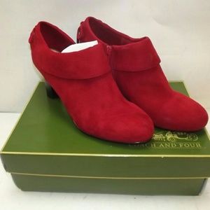 Coach And Four Ladies
Suede Heels